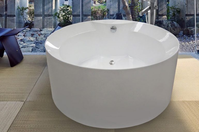 Freestanding and built-in bathtubs; Solid Surface