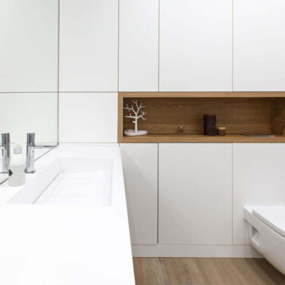 washbasin-with-linear-drain-white-construction